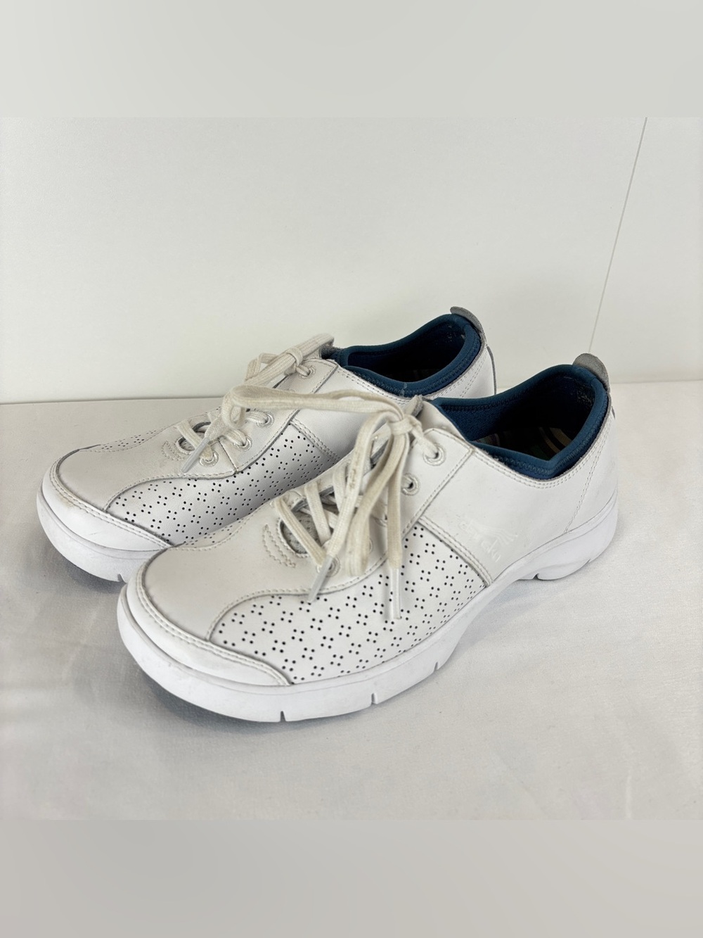 Dansko Elise White Leather Sneakers Lace-Up EU 37 / US 6.5-7 Perforated Sides